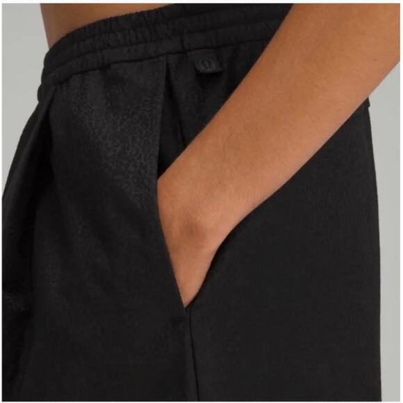 LULULEMON Lab Jacquard Leopard Print Black Wide Leg Pants Womens Size XS 0 - Picture 3 of 11